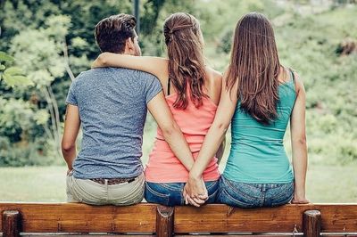 Nu-ți fie teamă de curve. Fă sex cu ele sau iubește-le!