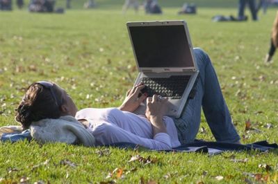 Cum să aduci o femeie de pe Facebook în lumea reală